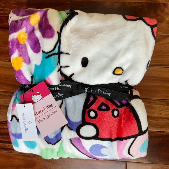 VERA BRADLEY HELLO KITTY PLUSH THROW BLANKET:NWT HELLO KITTY PAISLEY - Picture 4 of 8